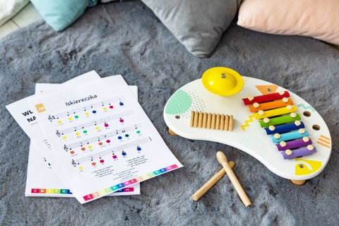 Drewniany Stolik Muzyczny Z Instrumentami – Cymbałki, Tarka, Talerz ECOTOYS Drewniany Stolik Muzyczny Z Instrumentami – Cymbałki, Tarka, Talerz ECOTOYS