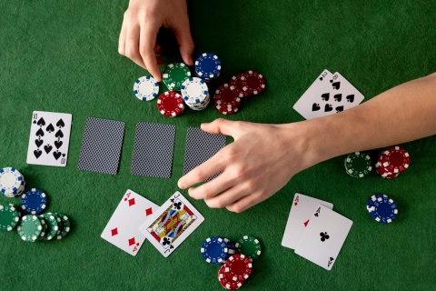 Zestaw Do Pokera i Blackjacka ModernHome 500 Żetonów – Walizka, Mata, Kości Zestaw Do Pokera i Blackjacka ModernHome 500 Żetonów – Walizka, Mata, Kości