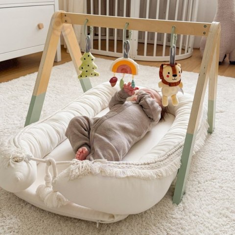 Mata edukacyjna Baby Gym Tooky Toy stojak drewniany zawieszki